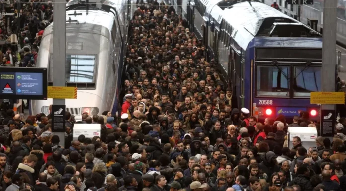 Fransa’da demir yolu çalışanları greve çıktı