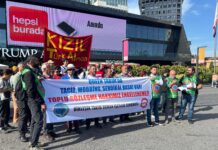 “Queen işçisi köle değildir” diyen BTO-SEN, ikinci haftasında Danimarka Konsolosluğu önünde eylemini gerçekleştirdi