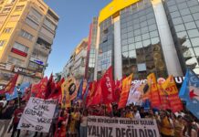 İzmir’de sosyalist gruplardan grevdeki işçilere kitlesel destek: “İzmir Büyükşehir Belediyesi işçileri yalnız değildir”