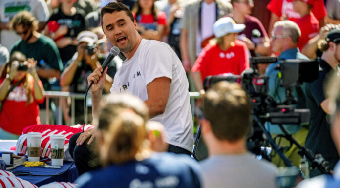 Üniversitede konuşma yaptığı sırada boynundan vurulan Trump destekçisi Charlie Kirk öldü