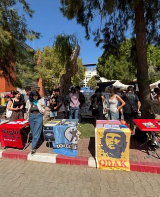 Devrimci Gruplar Ege Üniversitesi’nde stant açtı
