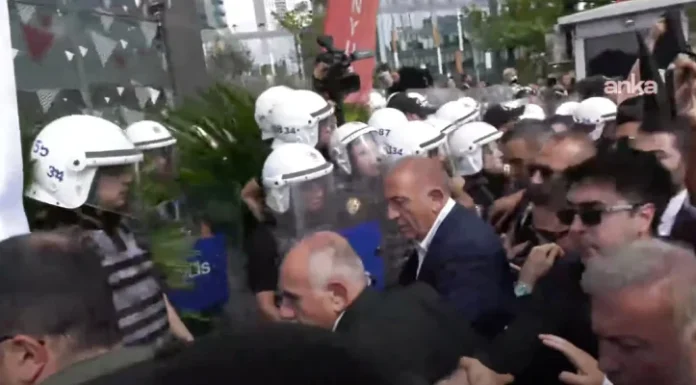 Kayyım Gürsel Tekin, Yüzlerce Polis Eşliğinde CHP İstanbul İl Başkanlığı’na Girdi!