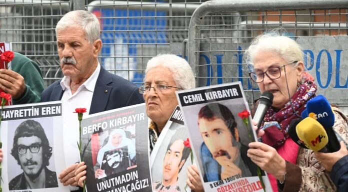 Cumartesi Anneleri 1071. haftada yine Galatasaray Meydanı’ndan seslendi: “Cemil Kırbayır için adalet istiyoruz”