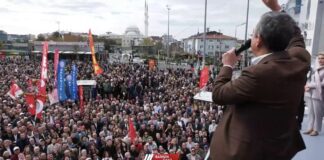 Özgür Özel’in çağrısıyla binlerce vatandaş adliye önünde toplandı