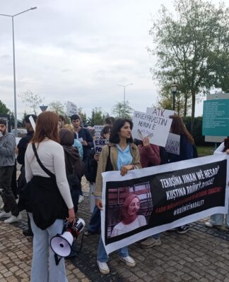 Kocaeli Üniversitesi öğrencileri Rojin Kabaiş için eylem gerçekleştirdi