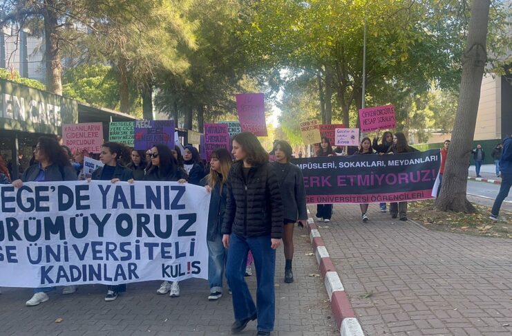 Ege Üniversitesi’nde 25 Kasım yürüyüşü
