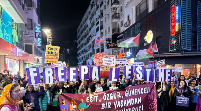 İzmir’de kadınlar 25 Kasım yürüyüşü gerçekleştirdi