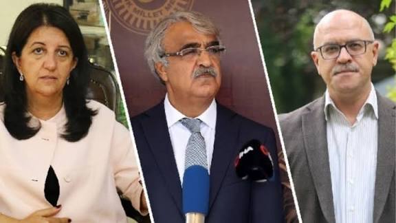 DEM Parti heyeti İmralı’da Öcalan’la görüştü: 5 saatlik temas sonrasında yazılı açıklama yapılacak