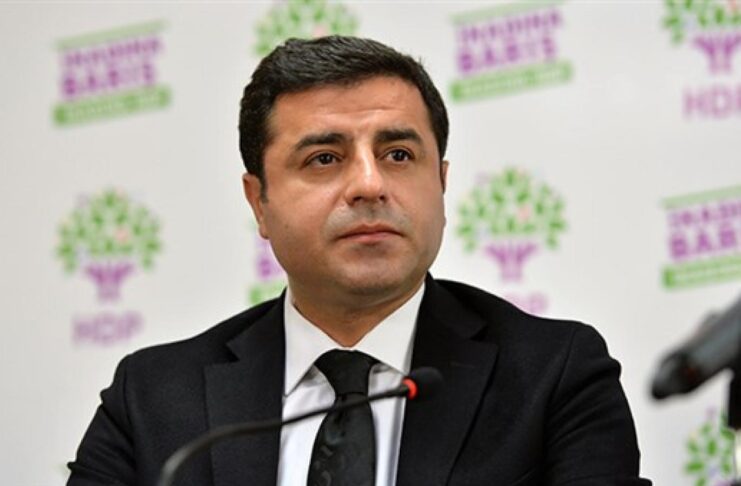 Demirtaş’tan Erdoğan, Bahçeli ve Öcalan’a çağrı: “Sürecin aktörleri olarak somut adımlar atmaktan vazgeçmeyin”