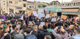 Suriye’nin Aleviler çeşitli şehirlerde, Şam hükümetine karşı eylemdeler