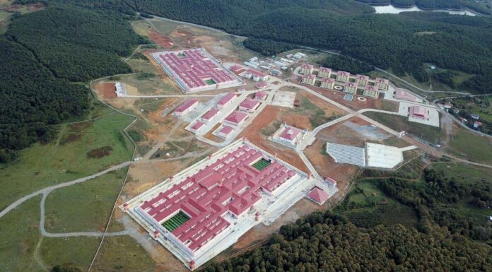 Sakarya Açık Cezaevi’nde 171 hükümlü yediği yemekten zehirlendi