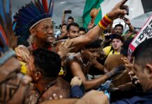 Yerli halktan BM İklim Konferansına tepki: “Amazon satılık değil!”