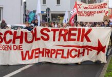 Almanya’da yeni askerlik yasasına karşı ülke genelinde öğrenci grevleri düzenlendi