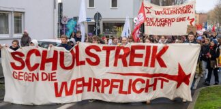 Almanya’da yeni askerlik yasasına karşı ülke genelinde öğrenci grevleri düzenlendi