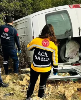 Nurdağı’nda tarım işçilerini taşıyan minibüs şarampole devrildi: 1 ölü, 3 yaralı