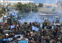 Yunanistan’da çiftçilerin grev ve direnişi sürüyor