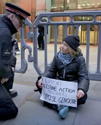 Londra’da gözaltına alınan Greta Thunberg, kefaletle serbest bırakıldı