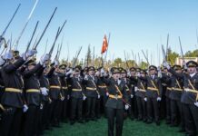 “Kılıçlı yemin”in ardından ihraç edilen bir teğmenin daha disiplin cezası kaldırıldı