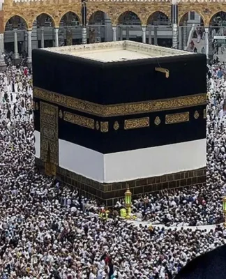 Belgelerde Epstein’a Birleşik Arap Emirlikleri tarafından hediye Kabe örtüsü gönderildiği ortaya çıktı