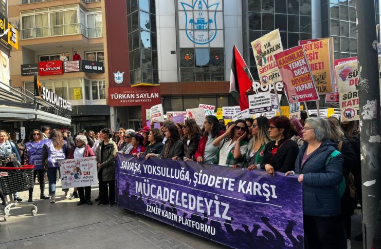 İzmir’de 8 Mart yürüyüşü