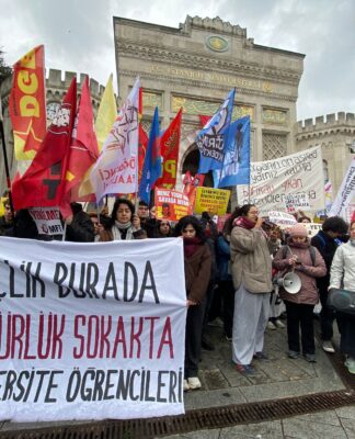 19 Mart’ın Yıldönümünde Üniversite Öğrencileri Beyazıt Meydanı’ndaydı