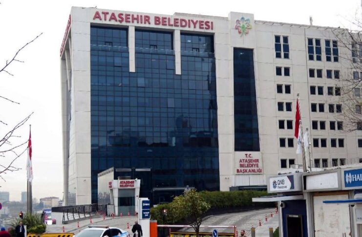 Ataşehir Belediyesi’nde çalışan kadın işçiler 8 Mart izinleri kullandırılmadığı için tepkililer