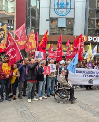 Açlık grevlerinin beşinci gününde olan maden işçileri ile İzmir’de dayanışma eylemi