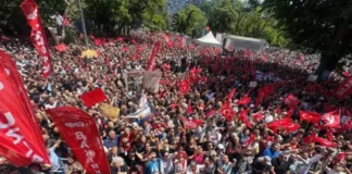 Özgür Özel, Kızılay’da kalabalık bir kitle ile bir araya geldi: “Bu mesele Özgür Özel-Kemal Kılıçdaroğlu meselesi değildir. Bu, Recep Tayyip Erdoğan’la milletin meselesidir”