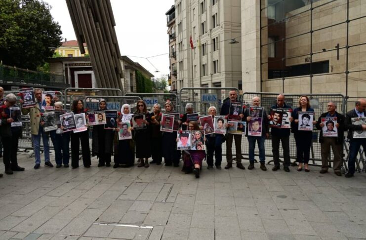 Cumartesi Anneleri 1102. haftada da Galatasaray Meydanı’ndaydı