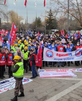 Birleşik Kamu-İş’ten ODTÜ’deki bayrak provokasyonuna tepki: “Toplumsal değerlerimizi provokasyonlarınıza alet etmeyin”