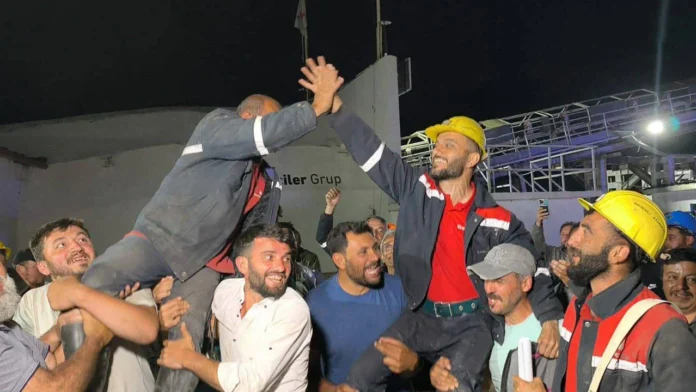 27-gundur-direniste-olan-ozsen-madencilik-iscileri-kazandi-madenciler-yeryuzune-cikti.jpg