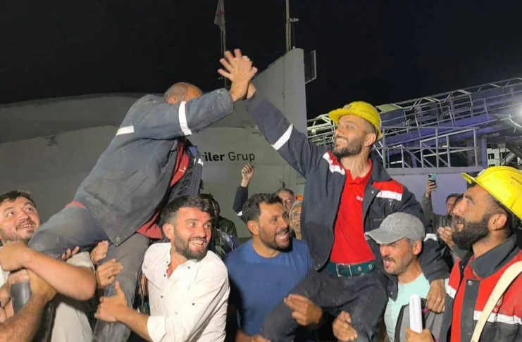 Zafer direnen emekçilerin oldu: 27 gündür mücadele eden Özşen Madencilik işçileri kazandı