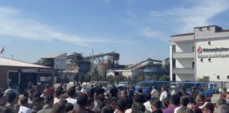 Maaşlarını alamayan madencilere polis müdahale etti