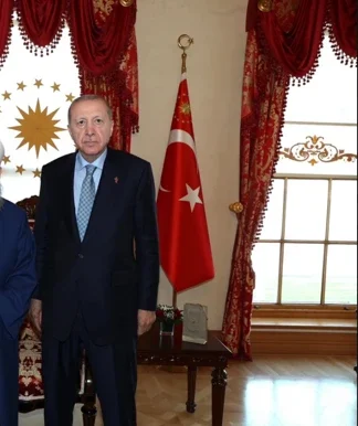 Toplumda “Cübbeli Ahmet” diye tanınan Ahmet Mahmut Ünlü isimli gerici, Cumhurbaşkanı Erdoğan’ı ziyaret etti