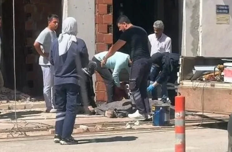Bursa’da elektrik akımına kapılan usta, çatıdan düşerek yaşamını yitirdi