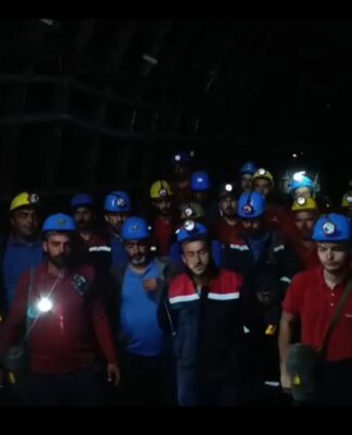 Madenciler kendilerini yer altına kapattı, açlık grevine başladı