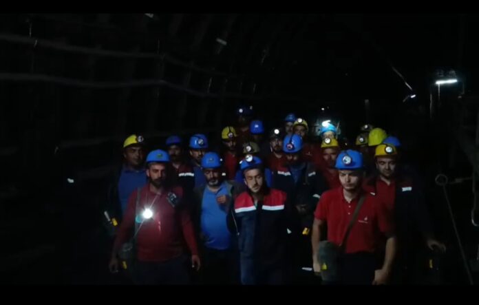 Madenciler kendilerini yer altına kapattı, açlık grevine başladı