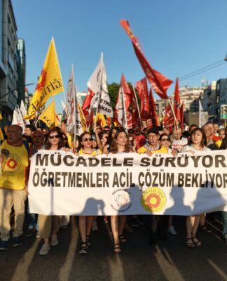 Özel Sektör Öğretmenleri Kadıköy’de taleplerini bir kez daha haykırdı: “Mücadele sürüyor, öğretmenler acil çözüm bekliyor”
