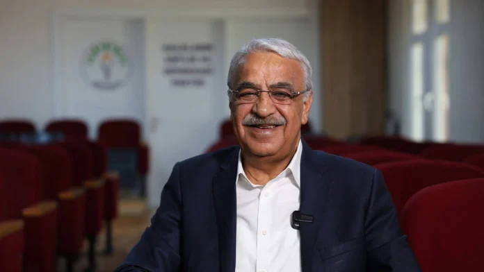 imrali-heyeti-uyesi-mithat-sancar-dan-ocalan-ve-surec-aciklamasi-tren-tekrar-hareketlendi.jpg