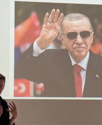 Türkiye’de tutuklu kalan İsveçli gazeteci Joakim Medin Malmö’de toplantı gerçekleştirdi: “Gazetecilik suç değildir”