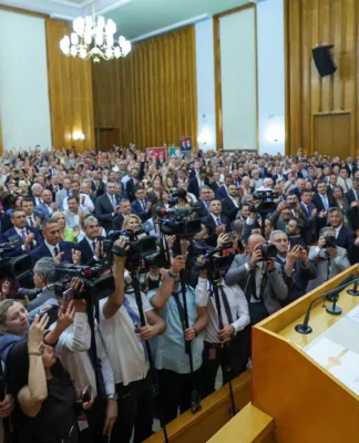 Özel, yeni partinin kuruluşunu resmen açıkladı ardından da ilk istifa geldi