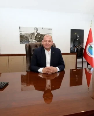 Menderes Belediye Başkanı İlkay Çiçek İçişleri Bakanlığı tarafından görevinden uzaklaştırıldı