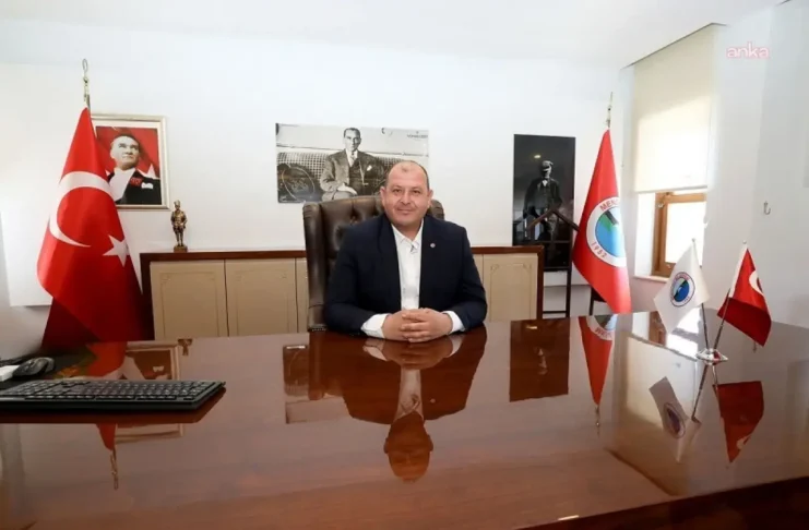 Menderes Belediye Başkanı İlkay Çiçek İçişleri Bakanlığı tarafından görevinden uzaklaştırıldı