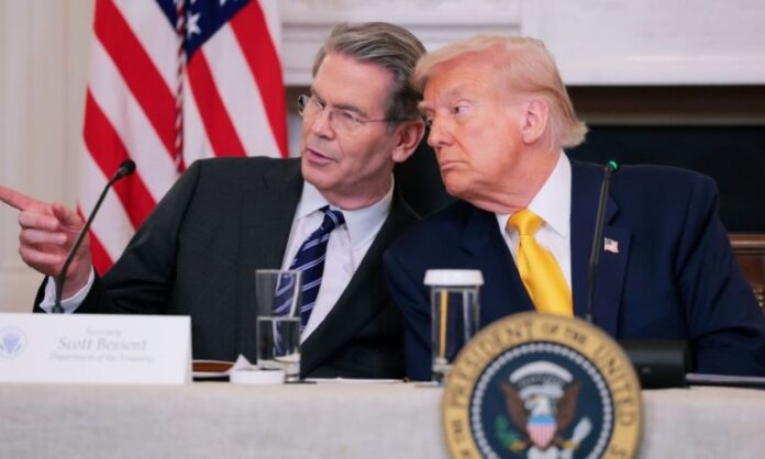 bessent-trumpin-baskilariyla-piyasa-kaygilari-arasinda-denge-ariyor-768x461