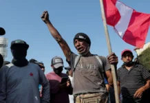 Peru halkı sağcı Fujimori hükümetinin yakıt zammına geri adım attırdı