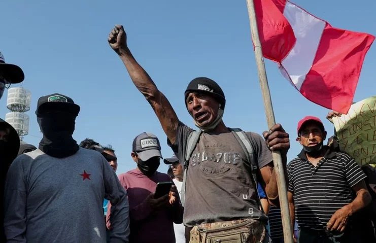 Peru halkı sağcı Fujimori hükümetinin yakıt zammına geri adım attırdı