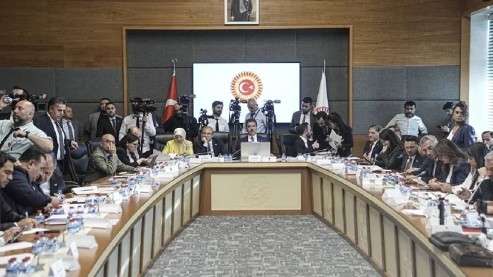 son-dakika-cerceve-yasa-teklifi-adalet-komisyonunda-kabul-edildi-1duq_cover.jpg