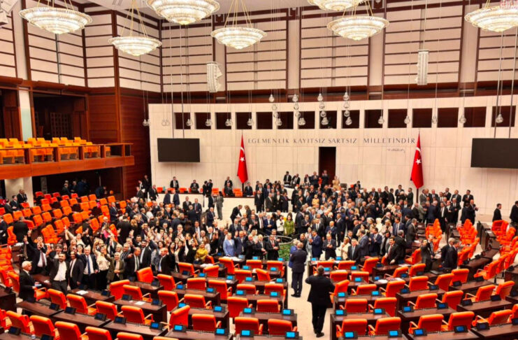 “Çerçeve Yasa” 467 evet, 87 hayır oyu ile Meclis’ten geçerek yasalaştı