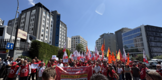85 gündür DİSK/Enerji-Sen öncülüğünde direnen işçiler AKSA Genel Merkezi önünde bir araya geldi