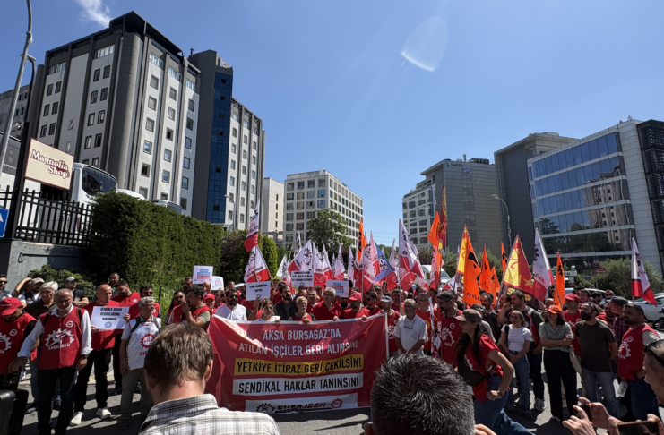85 gündür DİSK/Enerji-Sen öncülüğünde direnen işçiler AKSA Genel Merkezi önünde bir araya geldi